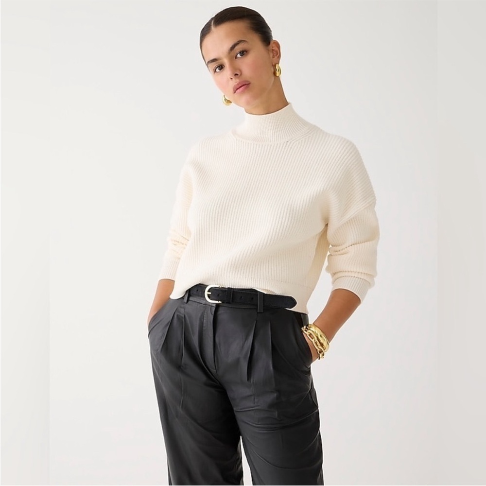 NWOT J crew ivory Ribbed turtleneck sweater in stretch yarn size medium D24